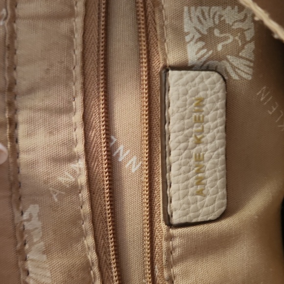 Anne Klein bucket pink and cream bag - Picture 10 of 15